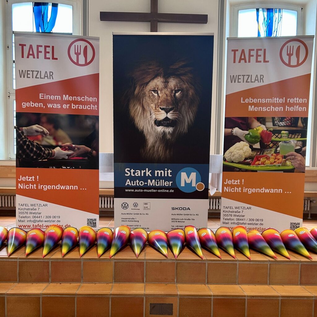 Auto-Müller Hüttenberg und Wetzlar, Schultüten für die Kinder der Tafel Wetzlar